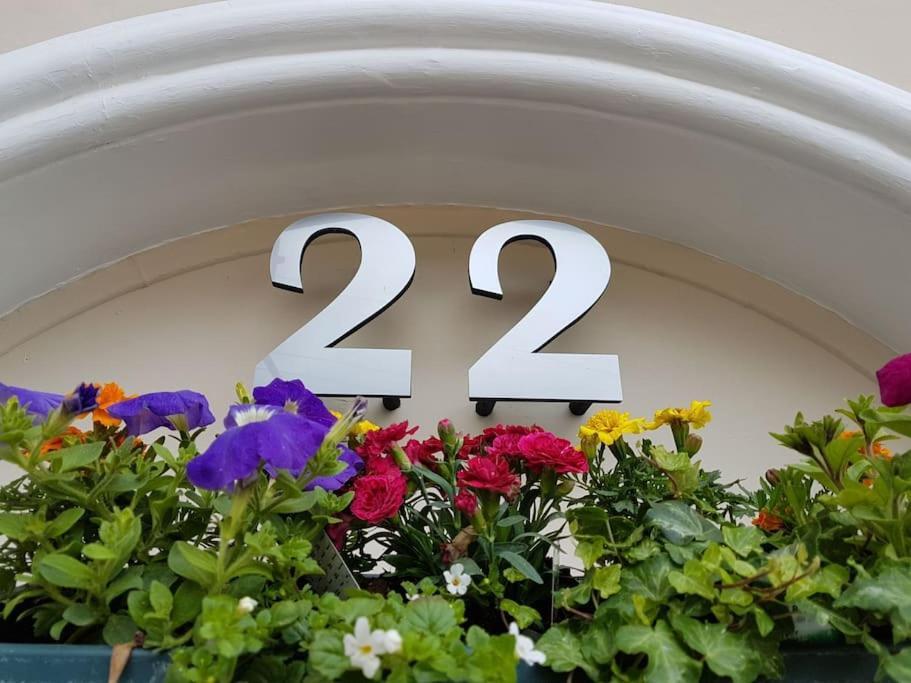22 The Square Hotel Londonderry Exterior foto