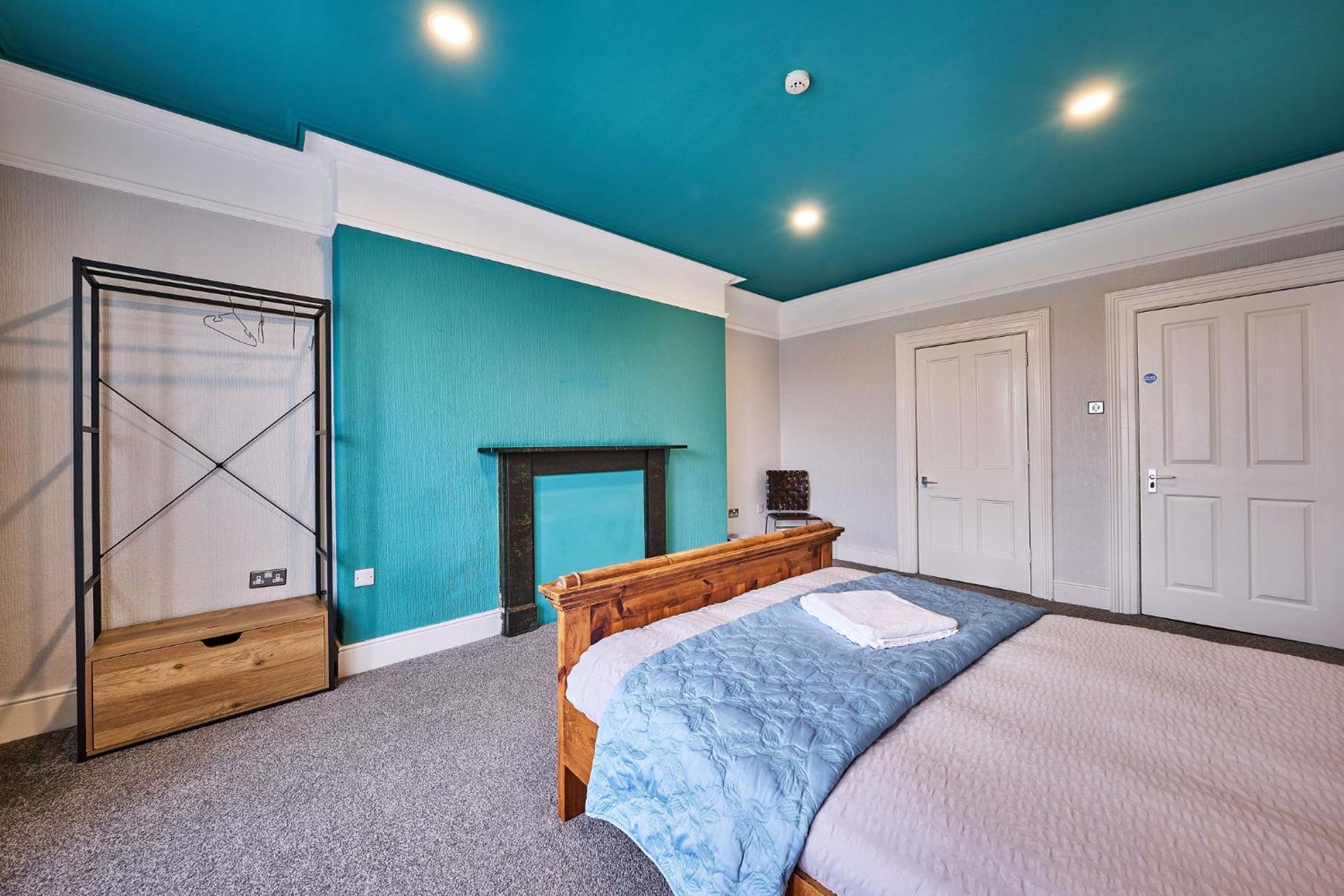 22 The Square Hotel Londonderry Exterior foto